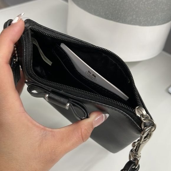 Coach Darcy leather bow wristlet - Picture 5 of 11